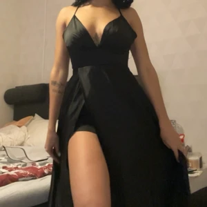 Balklänning  - Säljer min balklänning från Fashionnova då jag har hittat en ny