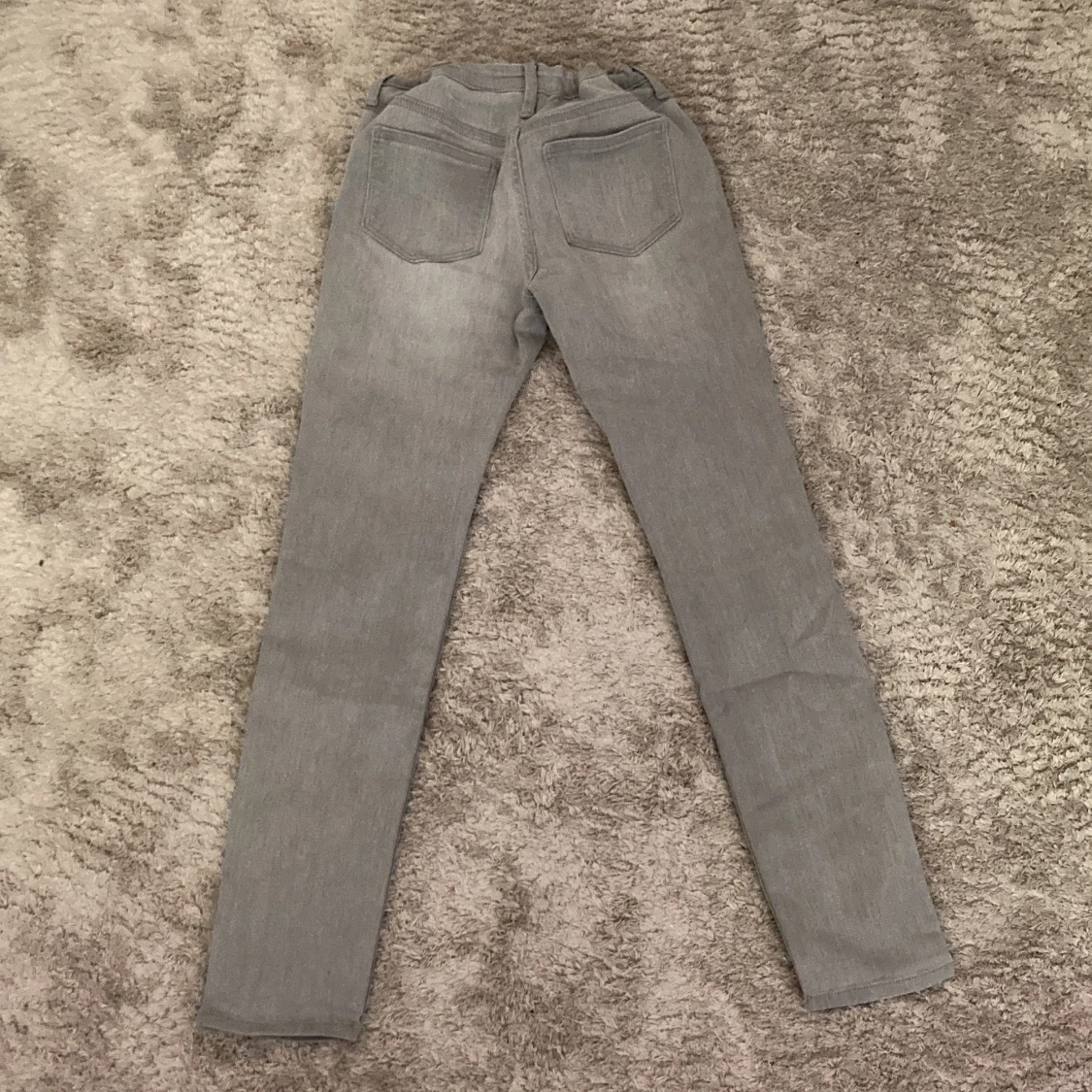Gråa skinnyjeans strlk 146 - 91