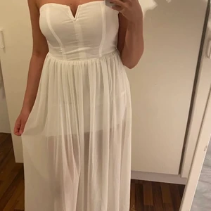 Klänning  - Helt ny oanvänd klänning, prislapp sitter kvar. Storlek S, 200kr 