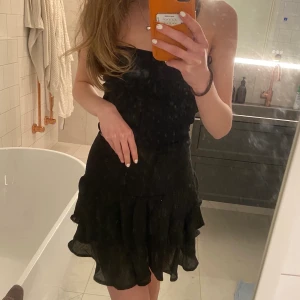 Volangkjol  - Kjol i volang från Shein, använd en gång typ. Inte min stil längre! 