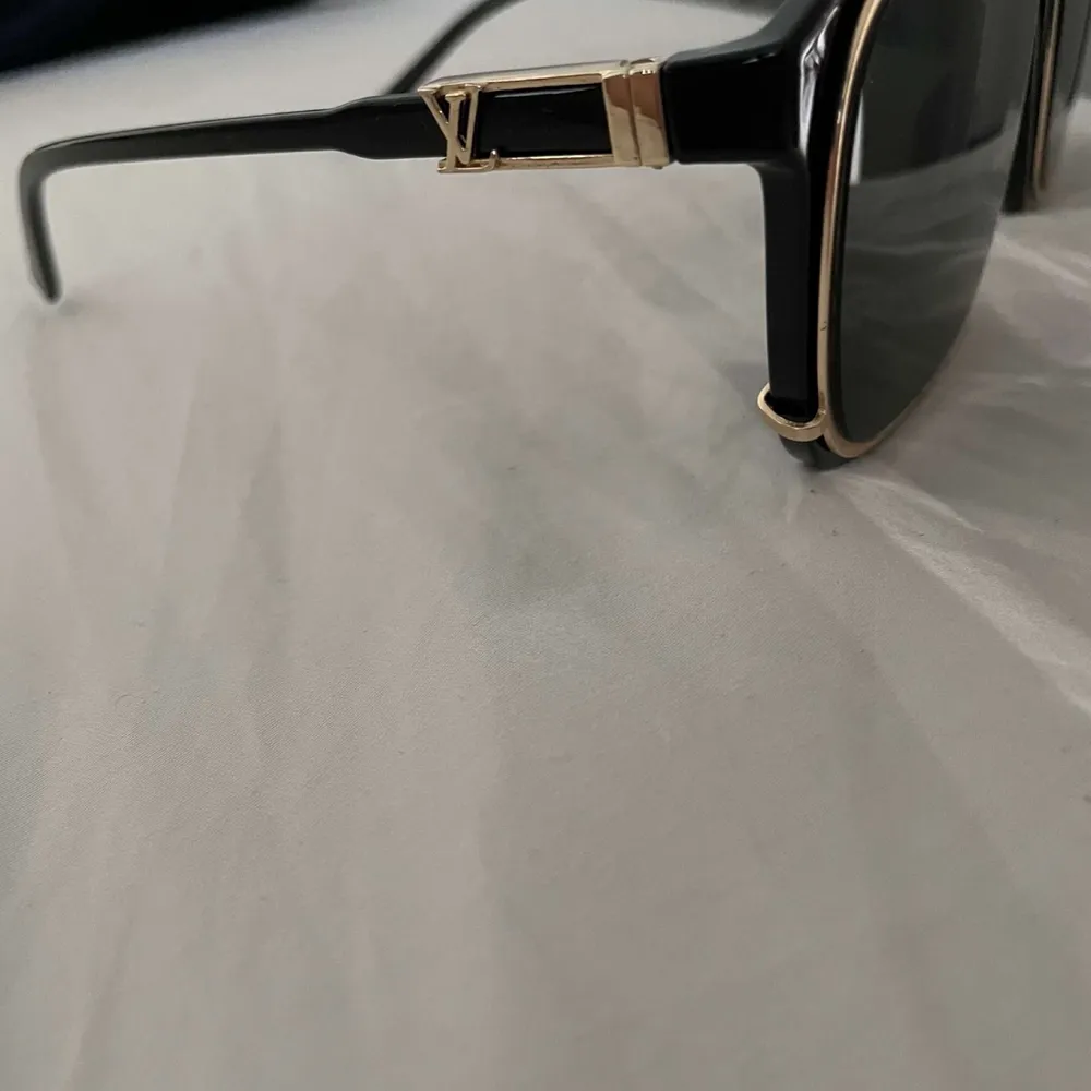 Solglasögon Louis Vuitton   Kopia  Aldrig använda. Accessoarer.