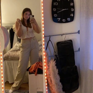 Berskha byxor  - Säljer mina byxor från berskha som jag endast använt fåtal gånger då storleken inte passar mig längre, annars är dom fina. Säljer för 100kr + frakt❤️❤️