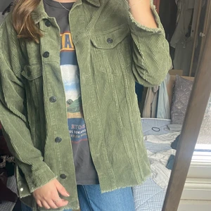 Grön manchester jacka  - Jacka från zara, fint skick.  50kr + frakt 