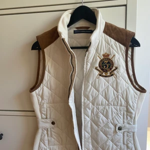 Ralph Lauren Vest - Extremt bra skick på västen då den är använd ett fåtal gånger. 