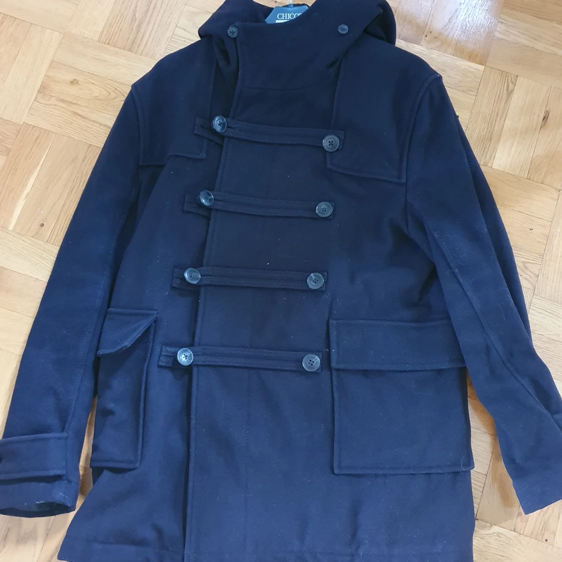 Snygg svart Jacka med Luva J.Lindeberg