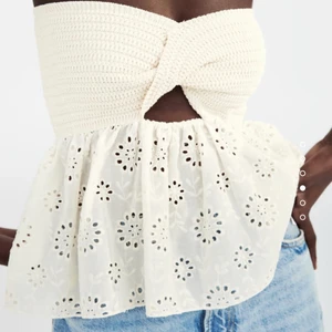 Zara topp - XS SÅLD❗️Jättefin slutsåld Zara topp som är helt ny (lappen sitter kvar). Har både storlek XS och S på grund av att jag råka beställa två. Köparen står för frakten!