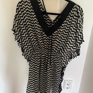 Strand kimono  - Perfekt kimono att ha till stranden/semester🌸 storlek M men jag har vanligtvis xs/s, gillar att den är lite större.