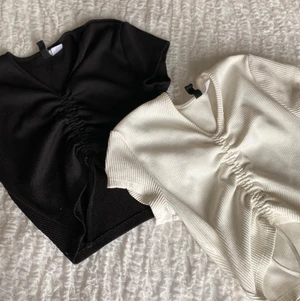 Fina tröjor från H&M - Jag säljer dessa två super fin toppar från H&M. Man kan sjävklart bara köpa en om man vill, skvriv Järna privat om du vill att jag ska skicka mer bilder!💓🫶🏼