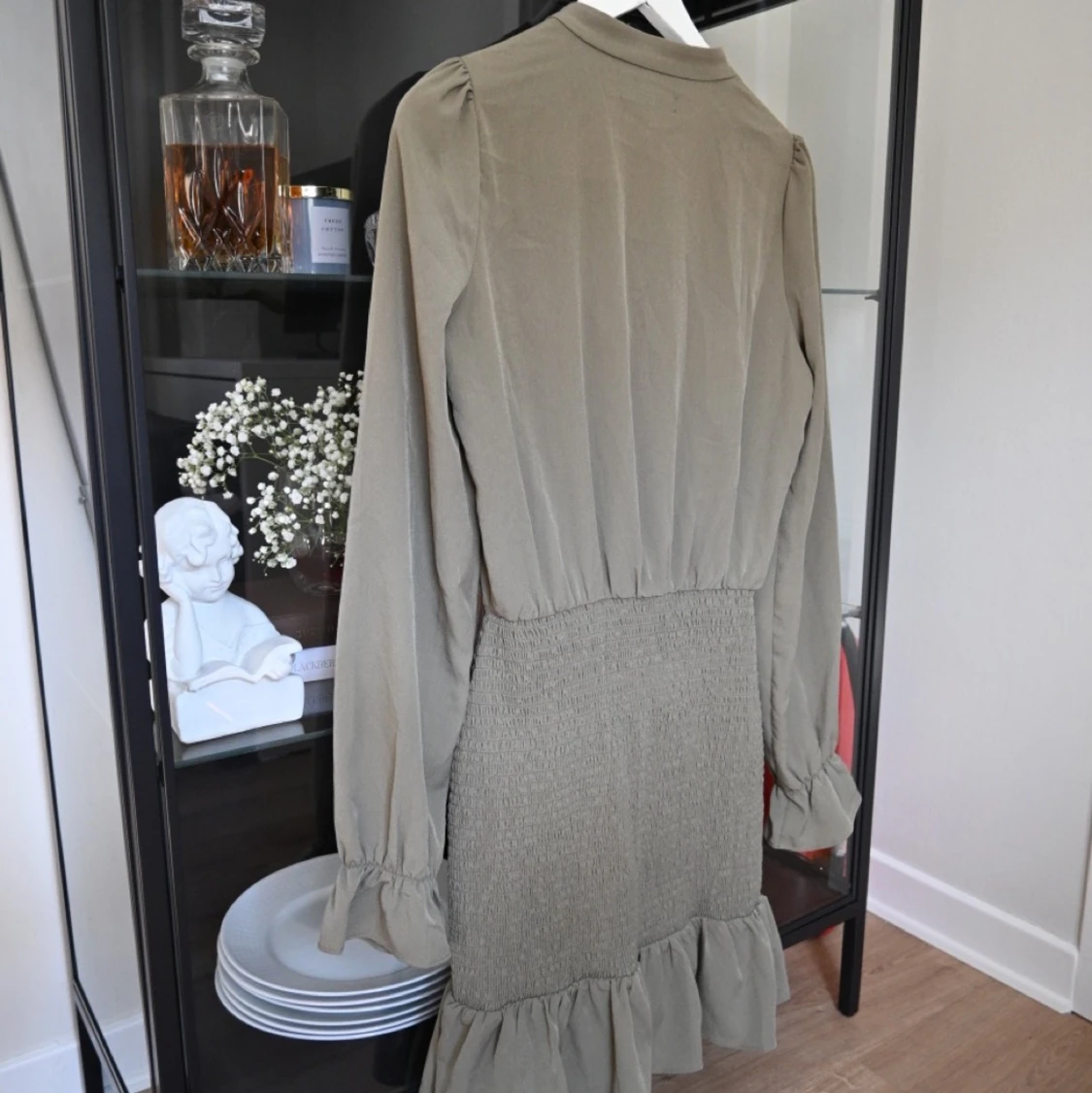 Olivgrön klänning från BikBok  - 90