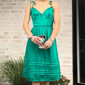 Klänning - Vacker grön klänning från märket stockh lm 💋 strl:38. fraktar eller möts upp i Fridhemsplan:)