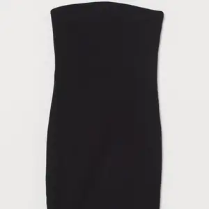 Säljer denna bandeau mini klänningen fast i färgen grå. Aldrig använt endast testad. Så den är i perfekt skick!