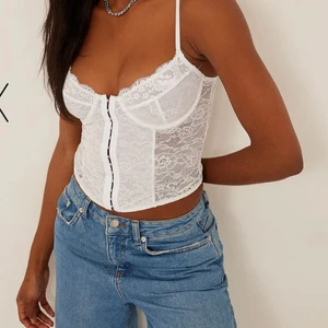 Korsett NAKD - Slutsåld korsett från NAKD. Använd vid ett tillfälle. Storleken S men passar xs-m. 300kr inkl frakt via postnord. Hör av er vid frågor och funderingar🥰