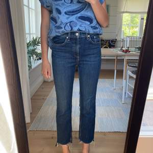Super snygga oanvända rag & bone jeans i storlek 27, perfekta till sommaren! Super snygg mörk färg!🙏🏽