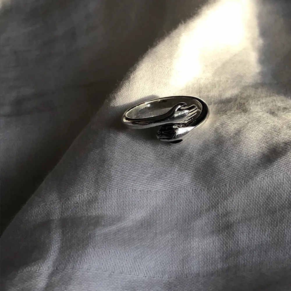 Jätte fin justerbar ring i äkta silver 925.  99kr inklusive frakt!. Accessoarer.