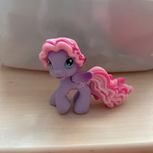 Äkta MLP G3 Starsong, Lavender Lake - Säljer mina generation 3 my little pony, 2 Starsong och 1 Lavender Lake. 80kr styck eller 200kr för alla. Allt är äkta från Hasbro. Går att betala med Swish. Kan visa mer bilder.