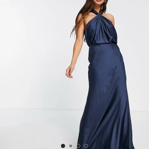 Balklänning - Intressekoll på denna superfina balklänning från asos. Aldrig använd💃🏽💃🏽