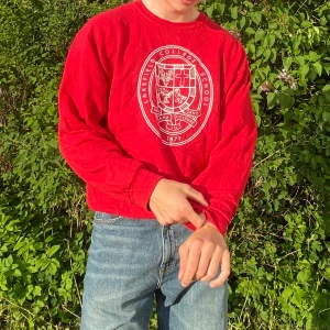 Collegetröja  - Collegetröja ”Lakefield”, storlek herr L. Som ny! 250kr. 