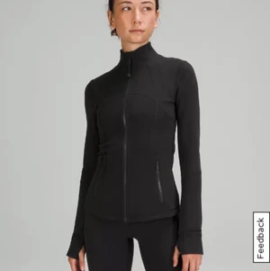 Lululemon define jacket - SÖKER!!! Kan tänka mig betala en bra summa om det är någon som har den och vill sälja i färgen svart hellst 🙏🏻🙏🏻❤️
