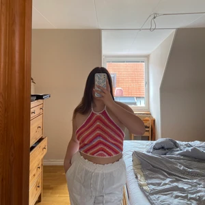 Special designa en virkad topp💕 - Designa din topp!💕 Säljer toppar som jag virkat själv, helt perfekt till sommaren. Du får själv bestämma färger och hur tjocka du vill att ränderna ska vara💕🥳 Topparna finns i flera storlekar🫶🏼 köparen står för frakten eller så kan jag mötas upp i Örebro💕💕