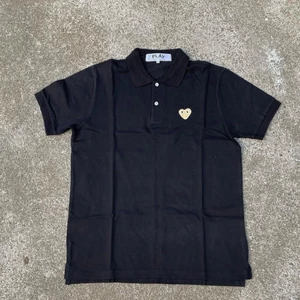 Commes Des Garçons Play Tee - Fint skick, aldrig använt