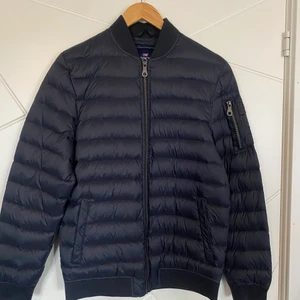 Lexington Storlek S - Blå Lexington jacka, Storlek S, Pris 299kr, (Frakt 69kr, Ingår ej)