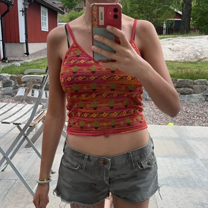 Topp Zara - Topp med kaktusmönster köpt på Zara våren 2021, aldrig använd. Köpt för 199kr säljer för 150kr