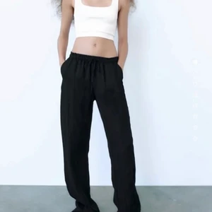 S-M - Super snygga å sköna svarta linnebyxor från H&M🖤🤩Frakten står köparen för!