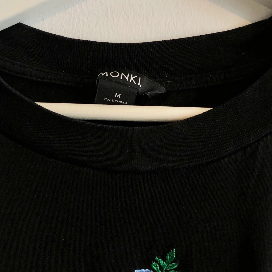 T-shirt med broderi - 91