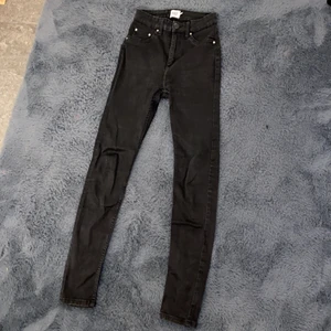 Skinny jeans - Ett par vanliga jeans från bikbok, sitter superfint och endast använda ett fåtal gånger.