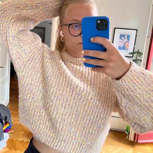 Färgglad stickad tröja från hm i storlek XS🦄🦄