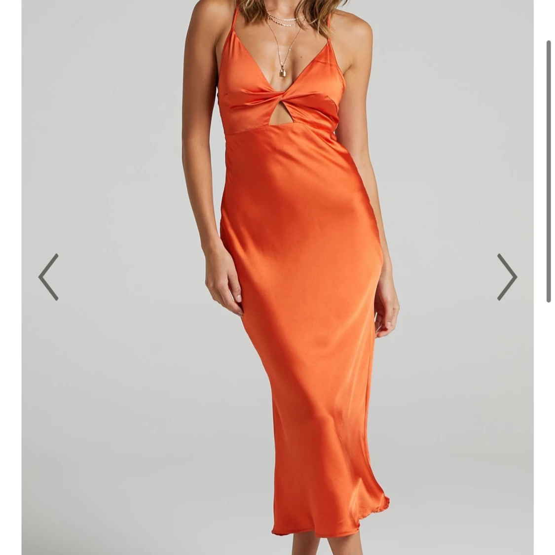 Orange silkesklänning