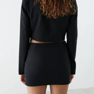 Minikjol - Minikjol från Gina Tricot i storlek 40. Helt oanvänd och med prislappen kvar. Köparen står för frakt