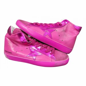 Golden goose francy  - Säljer mina nästan helt oanvända rosa höga golden goose skor!!!! Så sköna och snygga🌸💋💋 köpta för 4,700!❤️❤️