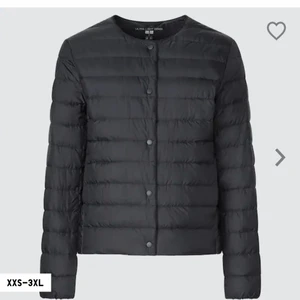 Uniqlo jacka - Jacka från Uniqlo. Använd väldigt få tillfällen och är som i nyskick. Väldigt fin och användbar