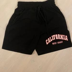 .  - jättefina shorts. lite tunna men skröna speciellt på sommaren 