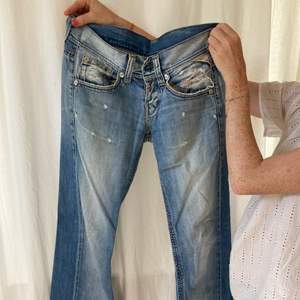 Jätte snygga lågmidjade jeans 