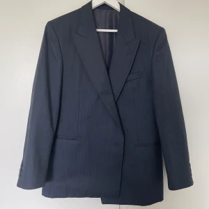 Oversized kavaj  - Blårandig kavaj med oversized fit