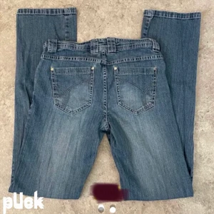 Lågmidjade jeans  - Jag köpte dessa lågmidjade jeans  på Plick med dem passade inte så nu letar dessa en ny ägare eller vad man ska säga.dom skulle vara i xs men jag som är i xs skulle säga att de är s eller lite större