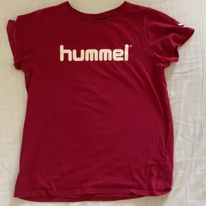 Hummel tröja - Säljer för 20kr, strolek 152.