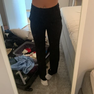 Kostymbyxor  - Säljer mina bikbok kostymbyxor då jag köpte 2 likadana💞 ur snygga i storlek 36