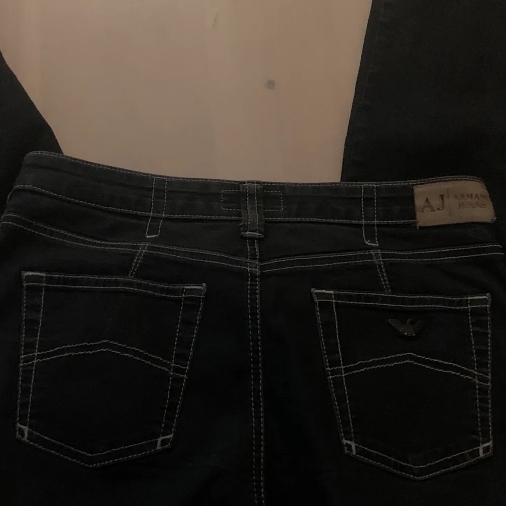 Säljer riktiga Armani jeans för 250kr+frakt❤️s=29. Kontakta privat för fler bilder eller annat💘. Jeans & Byxor.