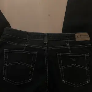 Säljer riktiga Armani jeans för 250kr+frakt❤️s=29. Kontakta privat för fler bilder eller annat💘