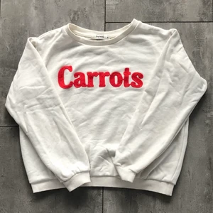 Vintage sweatshirt S - En vit vintage tröja/sweatshirt i storlek S. Fungerar för Xs-M beroende på önskad passform! 💙Frakt tillkommer💙