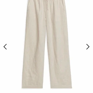 Linnebyxor från Arket - Sköna linnebyxor från Arket. Skriv för fler bilder❤️nypris 590
