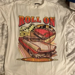 Oversized t-shirt - ⚠️TRYCK INTE PÅ KÖP NU!!⚠️ tre t-shirts oversized t-shirts💗 köp en för 90 eller tre för 230