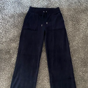 Säljer helt nya  - Använd en gång asså har bara testat dem sen så var dom för stora för mig! Kan posta paketet med men det får ni stå för