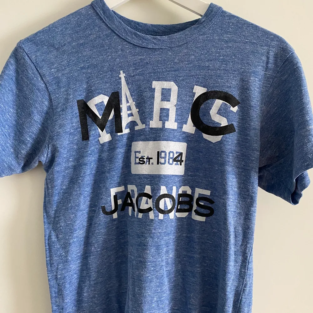 Marc Jacobs t shirt i storlek S. T-shirts.