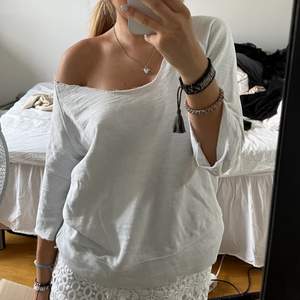 Så fin vit tröja!!💘💘cool och passar till mycket 