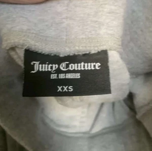 Juicy byxor  - Säljer nu mina juicy byxor som är storlek Xxs, men passar som xs och s .