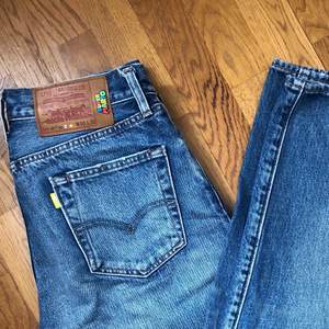 levi’s x super mario 501 ’93 straight leg jeans. slutsålda typ överallt och retailpriset är ca 1500-2000kr😋